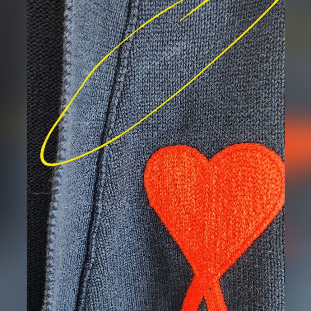 ❤️ AMI Paris Cardigan – Iconic Red Heart Logo – Navy Blue – Designer Staple ❤️ - Picture 2 of 10